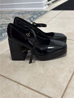 Mary Jane heels size 7 US